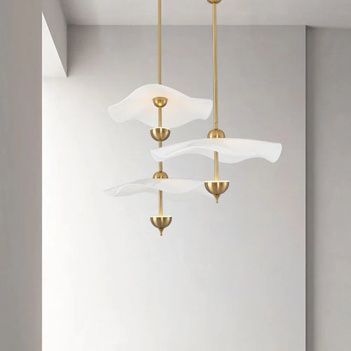 suspension en métal doré design lotus style art déco