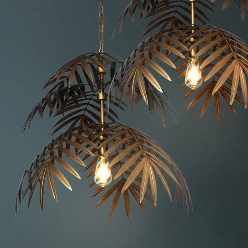 lustre boho en feuilles de cocotier pour décoration créative intérieure