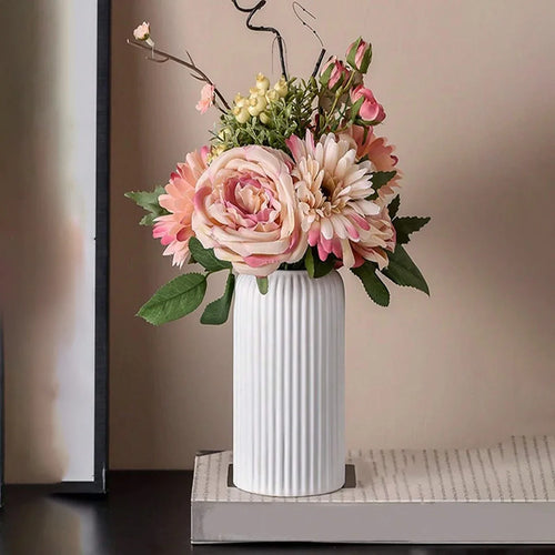 Striped Ceramic-Like Plastic Vase for Flowers, Decorative Floral Arrangement Display, Creative Little Flower Vase - vue 4 sur 6