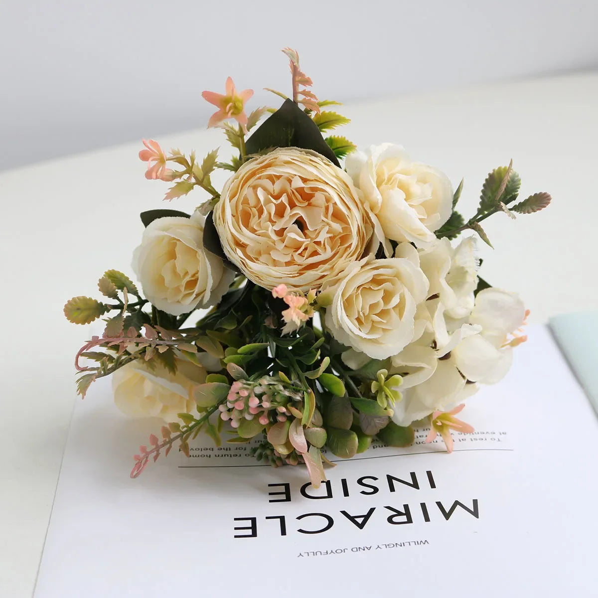 petit bouquet de fleurs artificielles pour décoration printanière et mariage - vue 36 sur 37