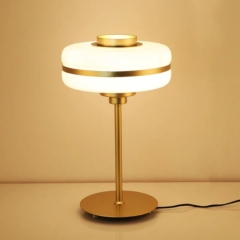 Suspension design nordique en or - vue 5 sur 10