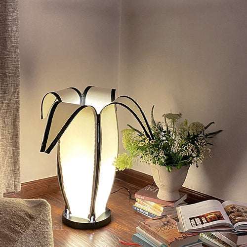 lampe de bureau tulipe style Bauhaus design ambiance élégante - vue 3 sur 7