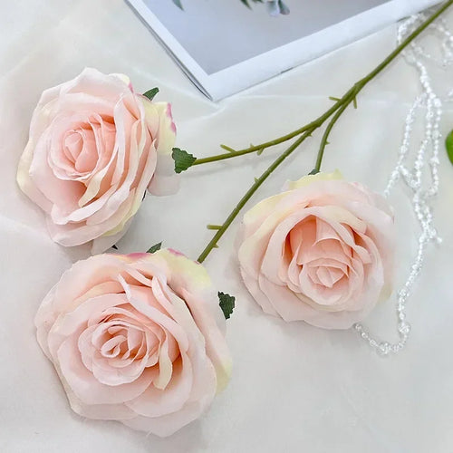branches de roses artificielles en soie pour décoration élégante