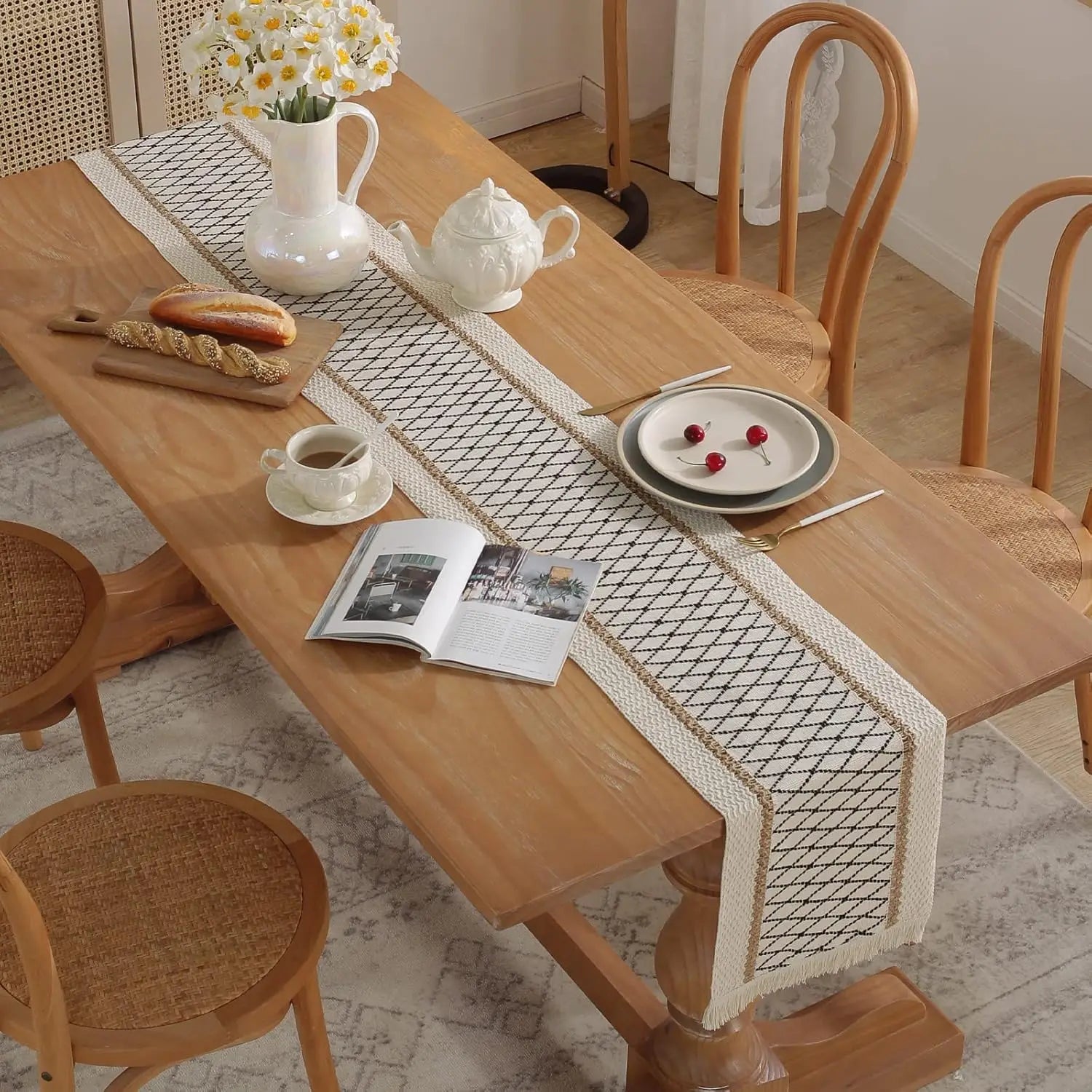 Chemin de table bohème coton lin beige pompons - vue 4 sur 7