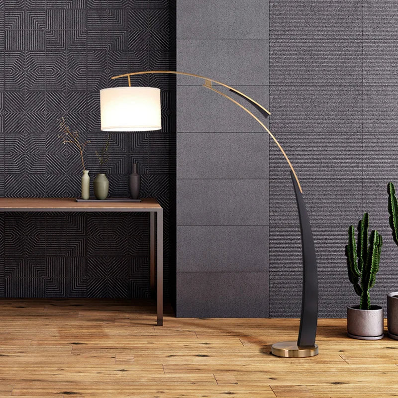 lampadaire en tissu à bras long sur pied en métal