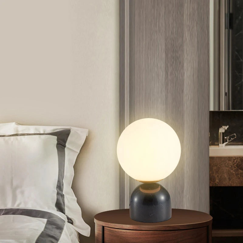 Lampe de table LED en verre et marbre