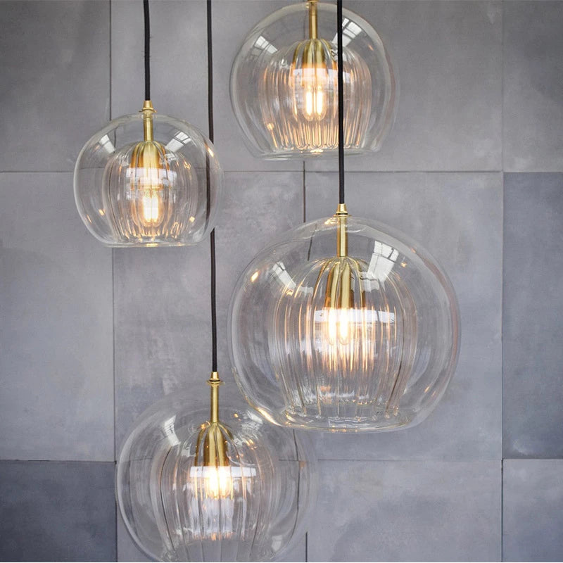 suspension ronde en verre style industriel lumineux et élégant