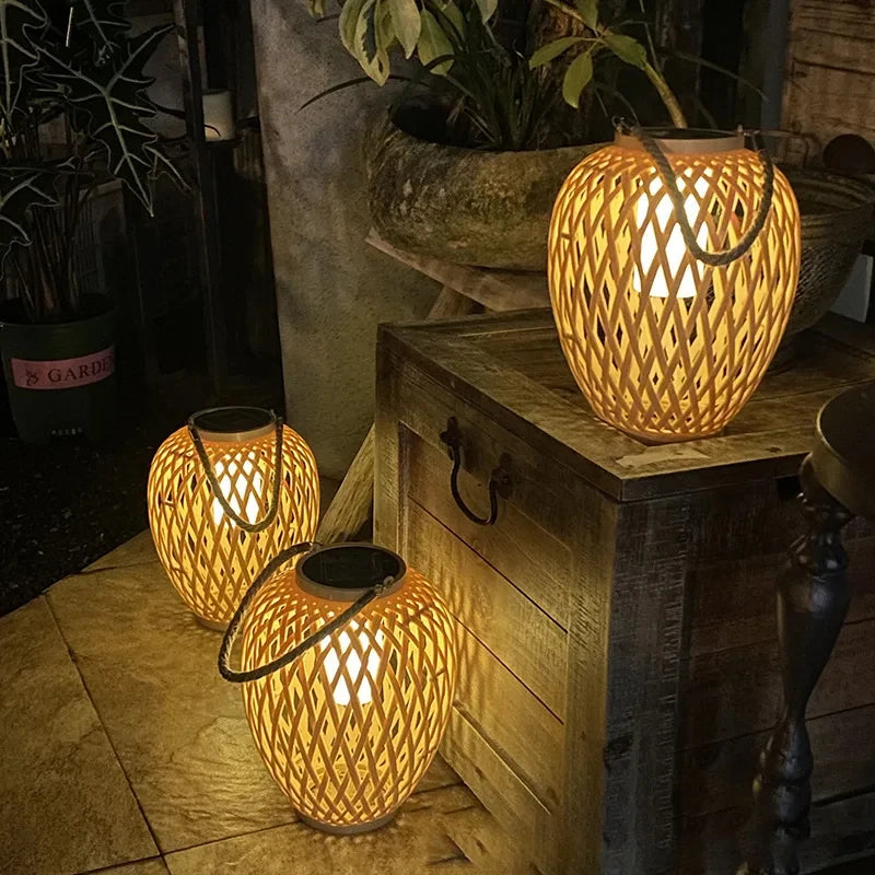 lanterne solaire en rotin pour ambiance extérieure créative - vue 4 sur 23