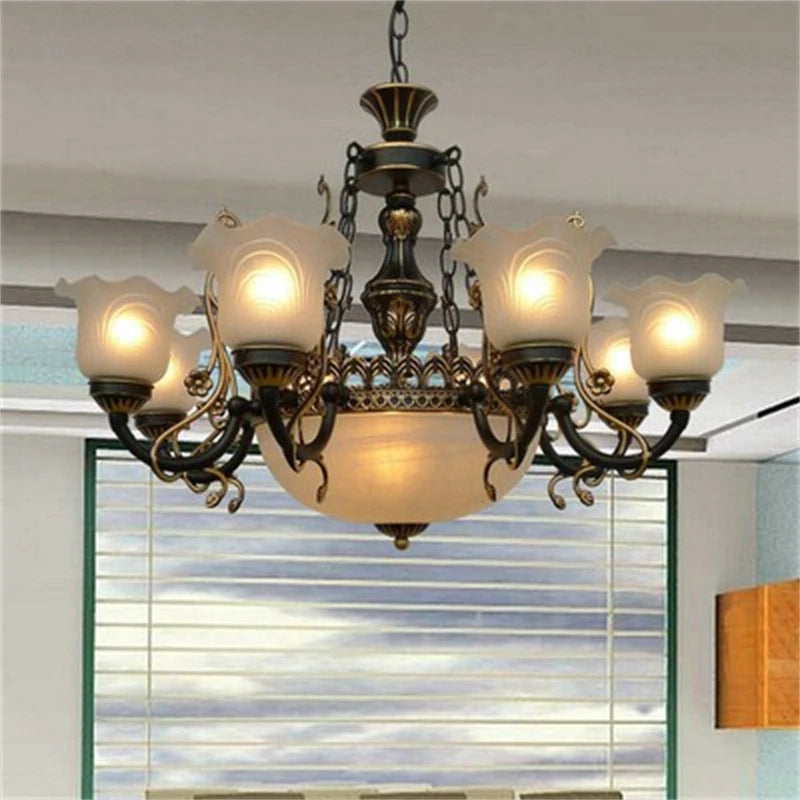 lustre vintage en fer forgé avec abat jour en verre décoratif