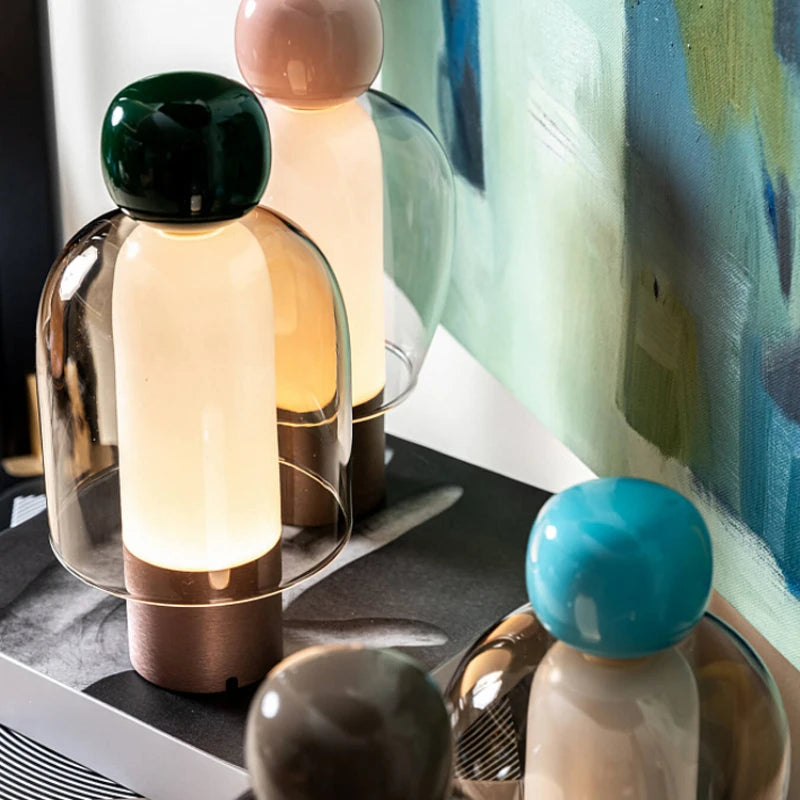 Modern desk lamp with built-in USB charger and minimalist design - vue 3 sur 10
