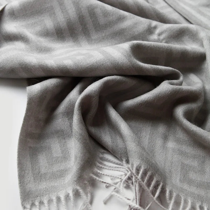 Plaid laine jacquard motif méandre style chinois chaud - vue 5 sur 5