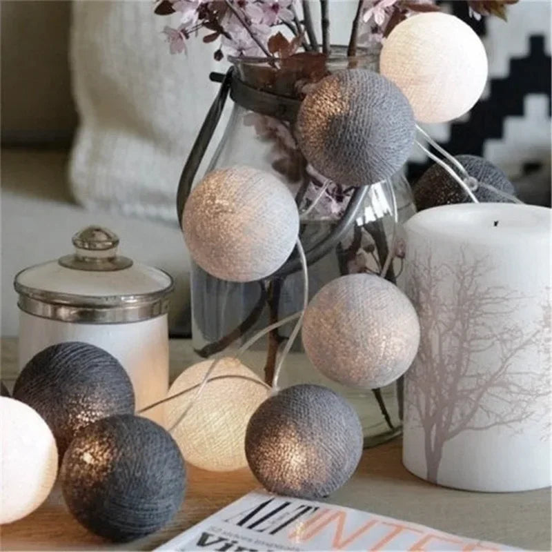guirlande lumineuse led en boules de coton pour décorations festives - vue 3 sur 16