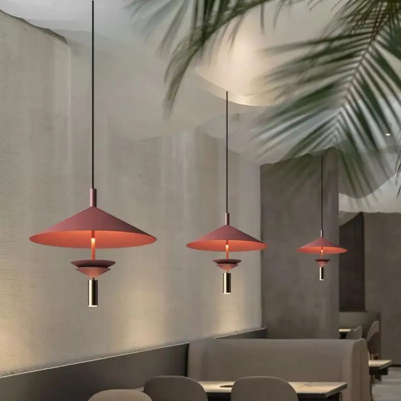 Minimalist postmodern flying saucer pendant light - vue 3 sur 10