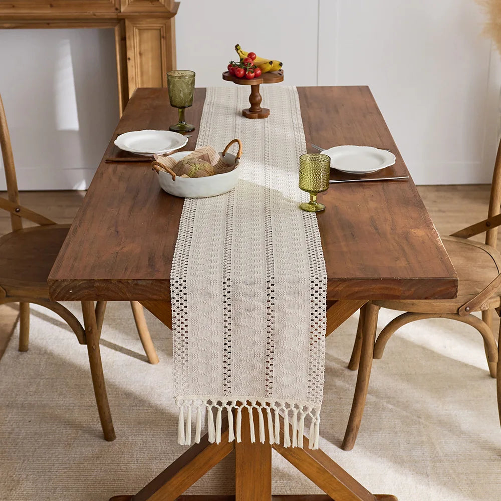 Chemin de table bohème beige tissé pompons géométriques - vue 5 sur 7