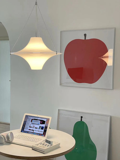 Minimalist UFO acrylic pendant light for various spaces - vue 3 sur 9
