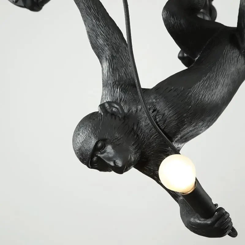 plafonnier led suspendu en résine avec singe grimpant design animal créatif nordique - vue 5 sur 7