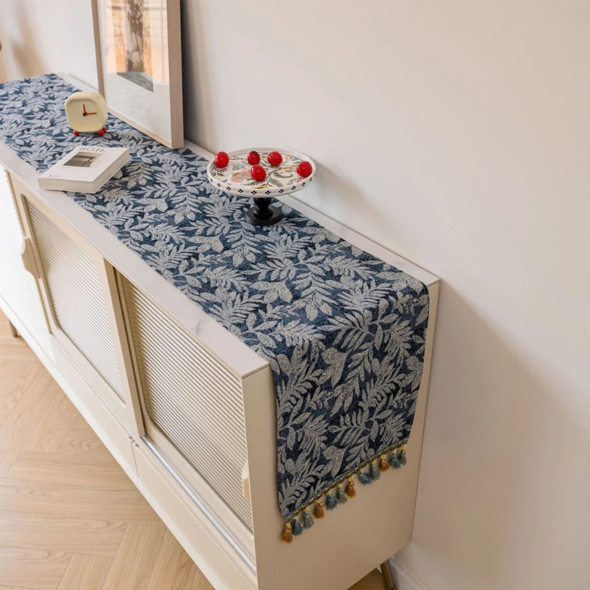 Chemin de table jacquard nordique motif animal pompons