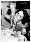 affiche art mural femmes buvant du vin et spaghettis décoration maison