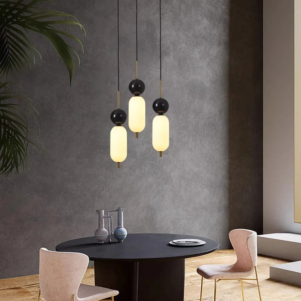 suspension LED style 	 en acrylique et marbre naturel - vue 2 sur 7