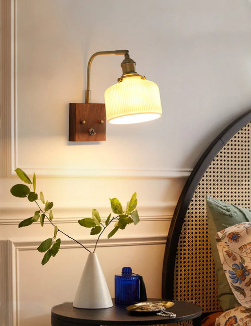 Minimalist Japanese wall light in wood and vintage glass - vue 2 sur 12