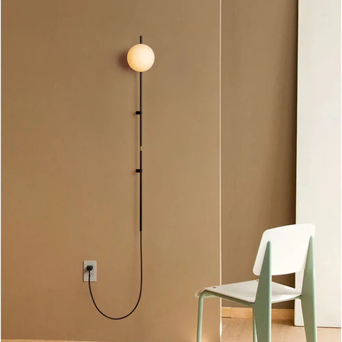Modern glass wall light for minimalist Nordic interiors - vue 2 sur 8