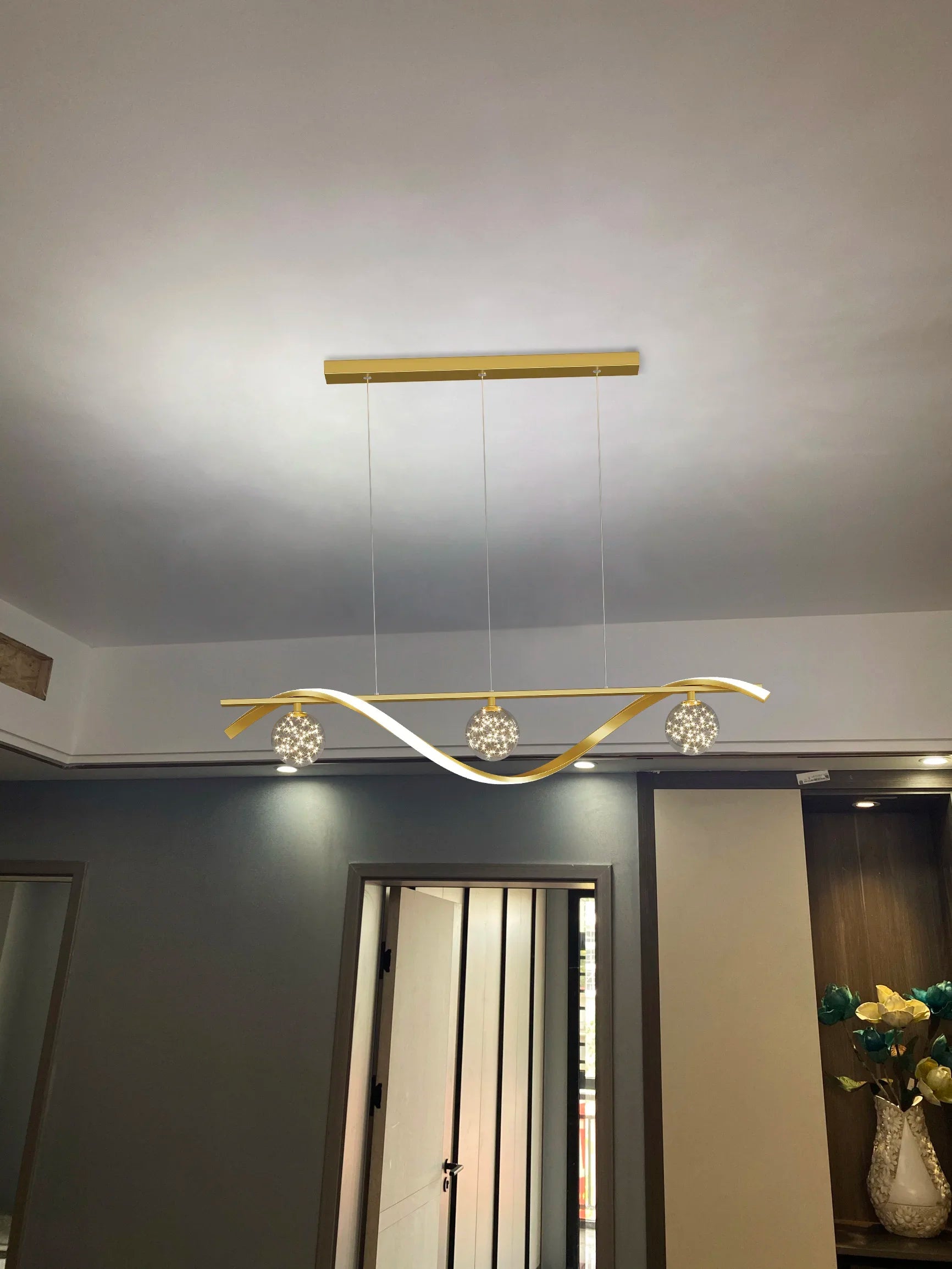 Modern Nordic Style LED  Luxury Long Strip Table Lamp Creative New Dining Room Bar Simple Modern Chandelier - vue 5 sur 8