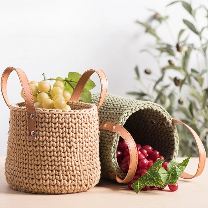 panier de rangement tricoté à la main en coton avec poignée en cuir - vue 3 sur 16