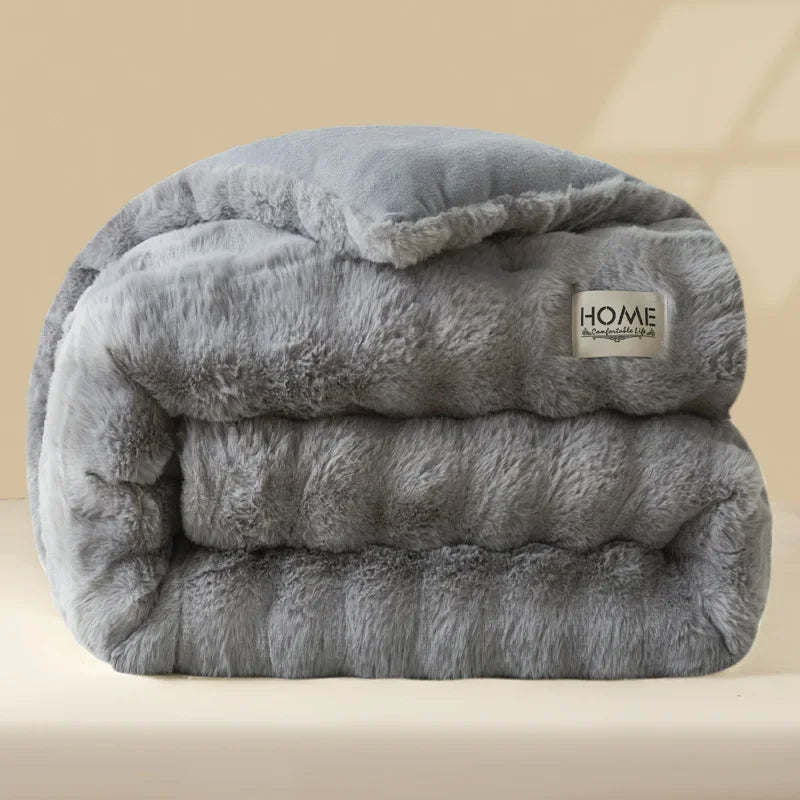 Class A maternal and infant grade warm rabbit plush quilt, thickened milk plush in winter, can sleep naked quilt core - vue 5 sur 6
