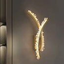 applique murale en cristal naturel et métal doré design stylisé