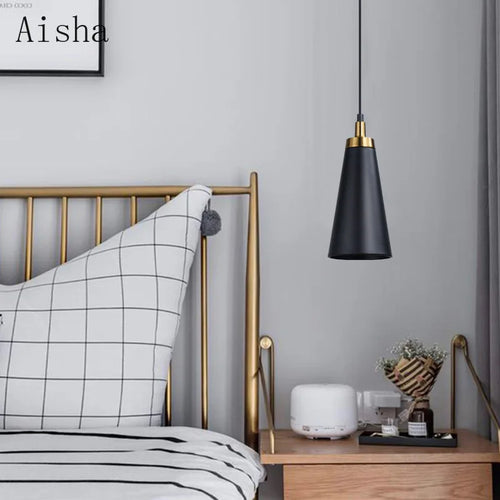 suspension minimaliste noire à tête unique pour intérieur