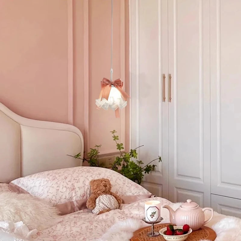 suspension moderne en verre pour chambre de petite fille - vue 4 sur 7