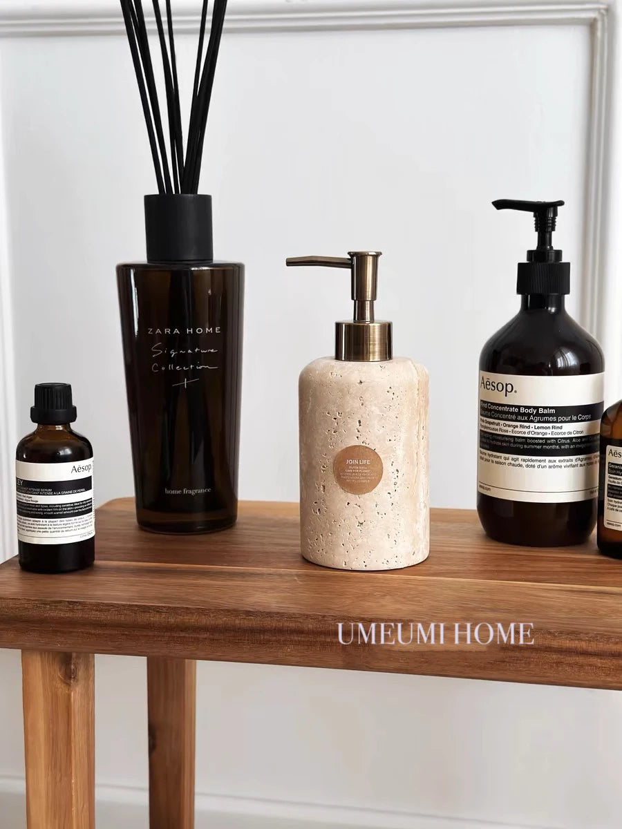 distributeur de liquide en marbre et travertin avec tête dorée - vue 4 sur 7