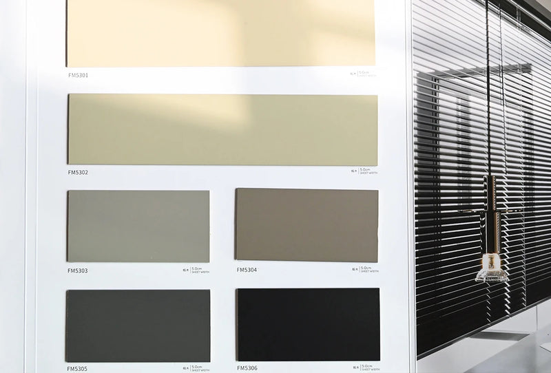 Store vénitien bois horizontal sans cordon salon moderne