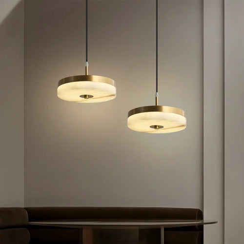 suspension en marbre blanc design en cuivre pour intérieur élégant