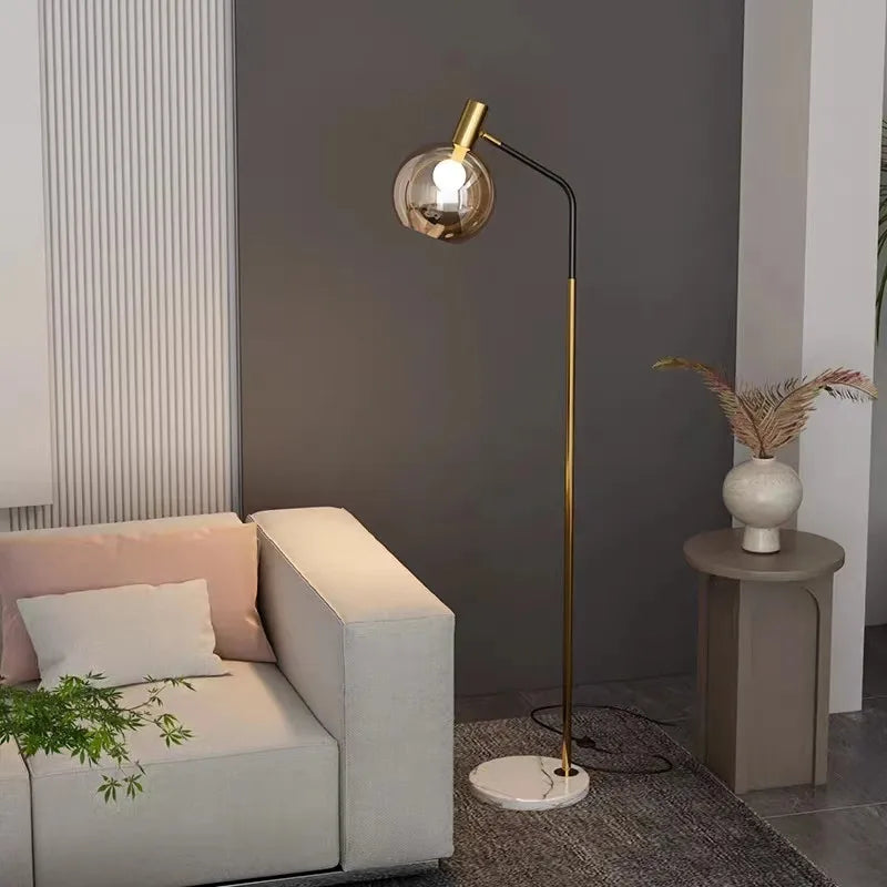 lampadaire doré et noir en métal et verre pour intérieur - vue 4 sur 9