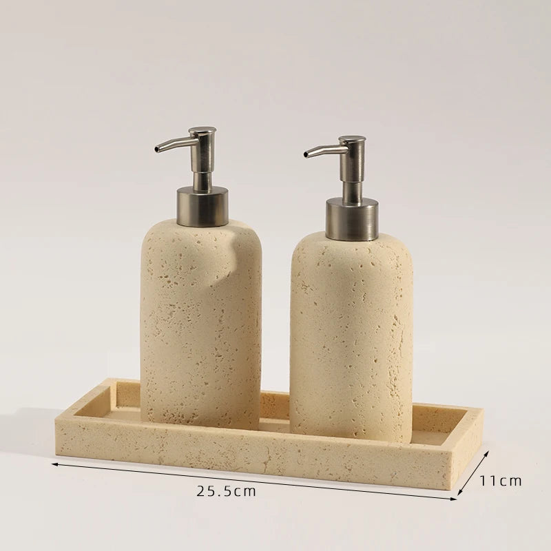 bouteille de désinfectant et accessoires de salle de bain luxe - vue 17 sur 19