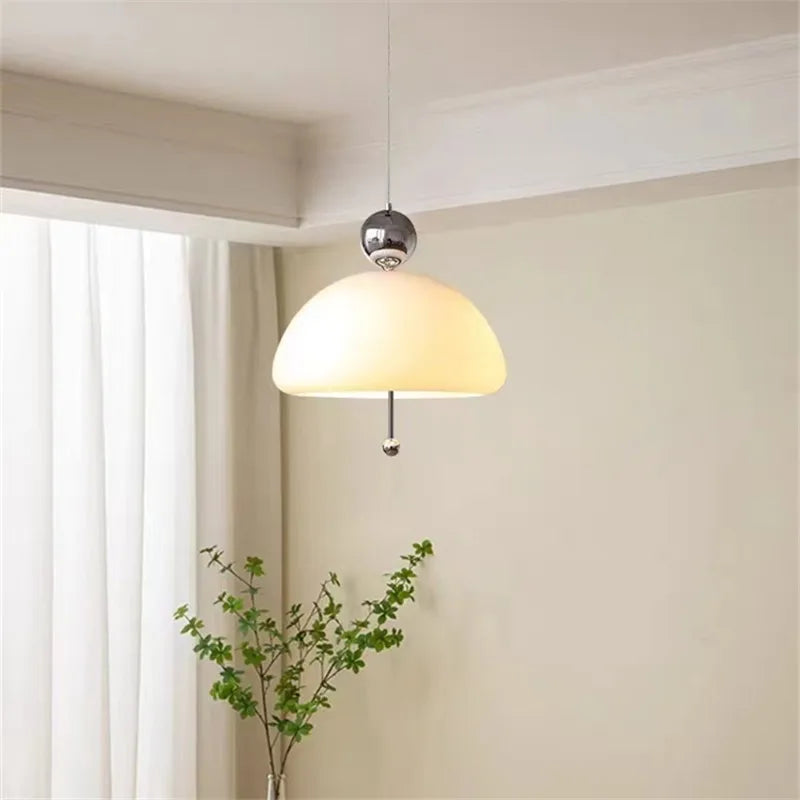 suspension en verre blanc laiteux forme fleur style bauhaus - vue 4 sur 11