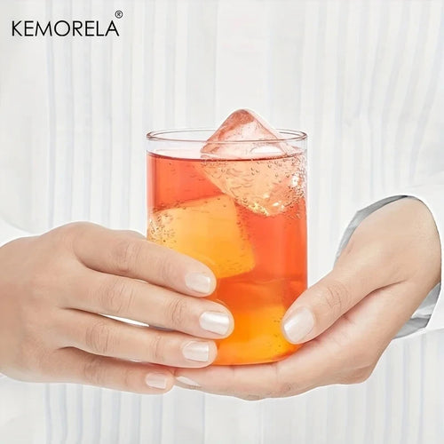 Verre transparent forme allongee style moderne pour boissons