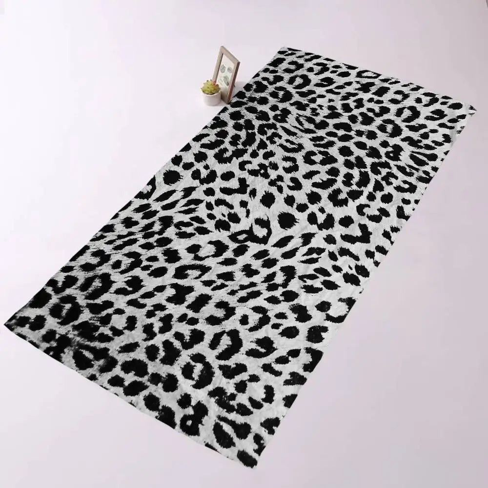 serviette de bain microfibre motif léopard vache enfant - vue 4 sur 7