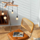 plafonnier industriel vintage avec 4 têtes de lampes suspendues