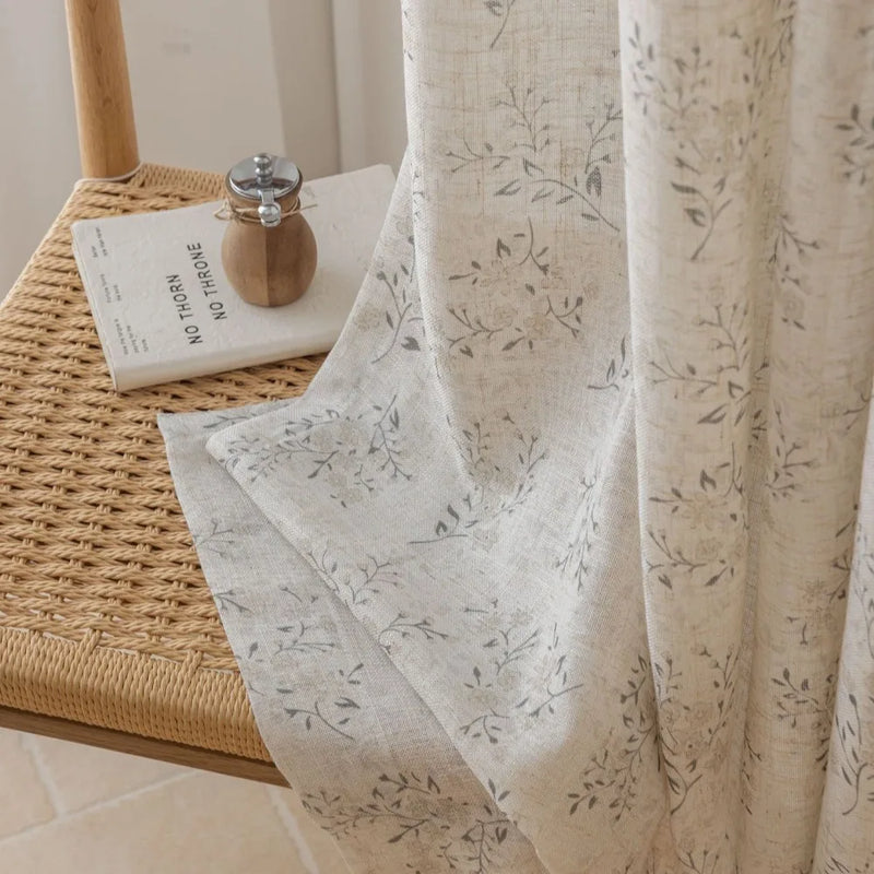 Voilage tulle motifs floraux style campagnard fenêtre salon