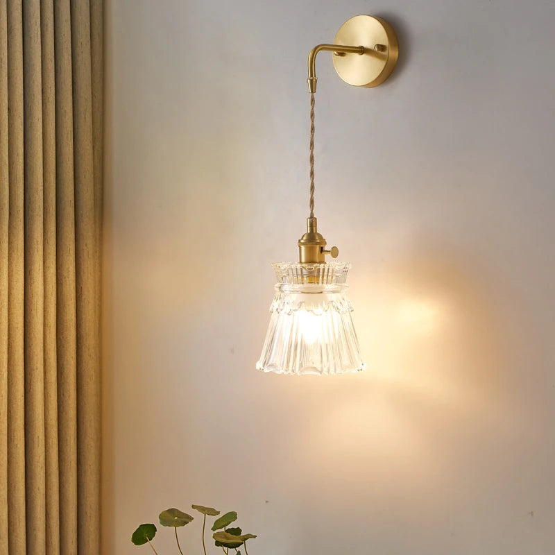 applique murale led scandinave en verre et laiton avec interrupteur à batterie - vue 2 sur 23
