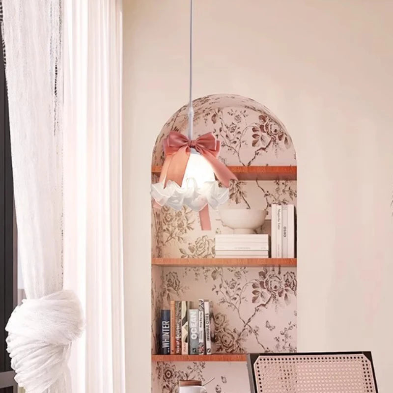 suspension moderne en verre pour chambre de petite fille - vue 5 sur 7