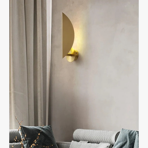 applique-murale-led-en-cuivre-au-design-moderne-et-d-coratif-2.png