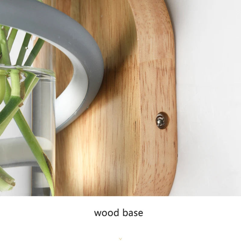 applique-murale-nordique-en-bois-avec-plante-verte-pour-ambiance-chaleureuse-5.png