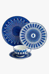 European style ceramic plate with refined seal motifs