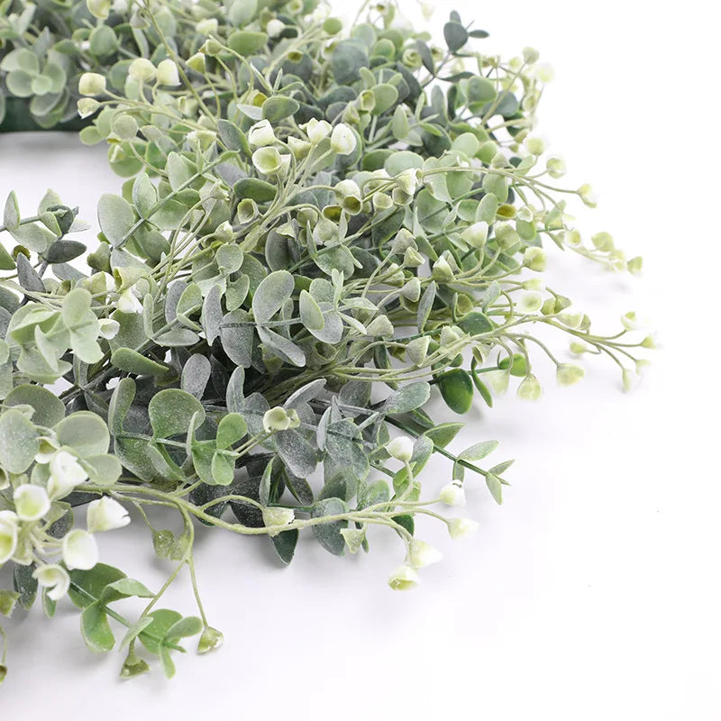 couronne d'eucalyptus pour décoration de fête suspendue