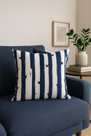 coussin bleu marine géométrique pour décoration intérieure