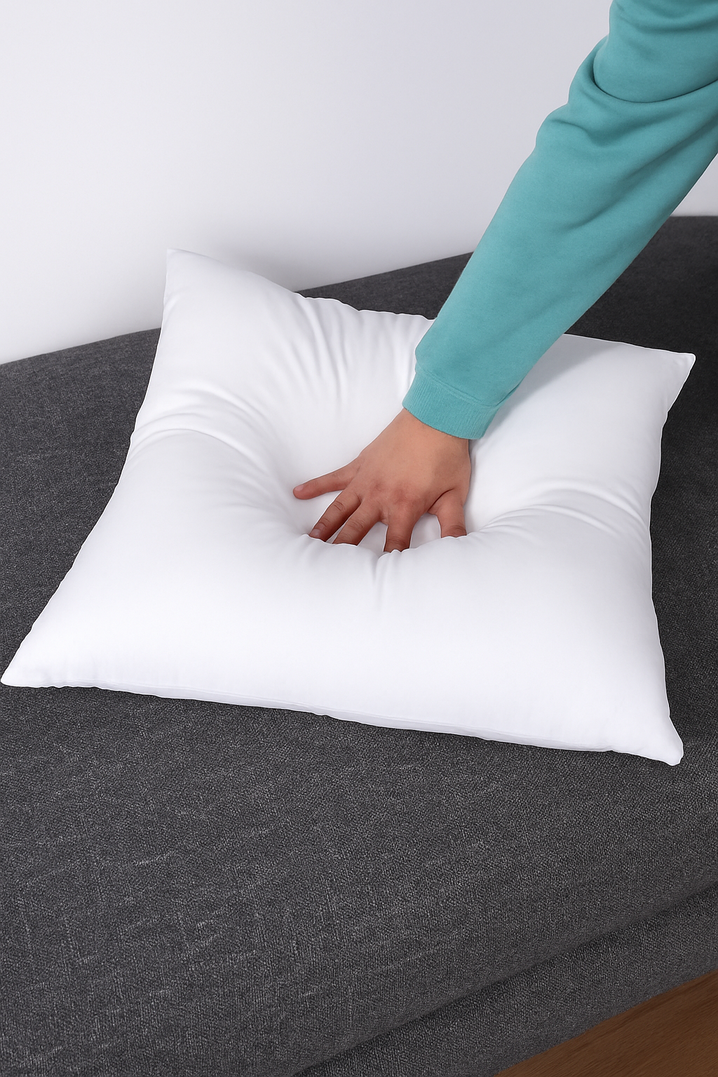 housse de coussin blanche moelleuse 45 x 45 cm - vue 5 sur 6
