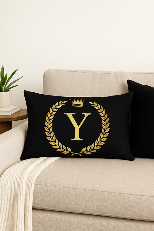 housse de coussin décorative à motif lettres noires et dorées - vue 2 sur 2